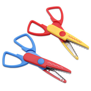 Tijeras decorativas para niños, herramientas de manualidades de plástico de seguridad de 5 pulgadas, antipellizcos, para hacer álbumes de fotos en guarderías - Product Image 3