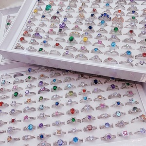 Commercio all'ingrosso 100 Pcs Bulk Designer Gemstone Ring gioielli di fascia alta di lusso colorato zircone fedi nuziali per le donne anello di gioielleria raffinata - Product Image 1