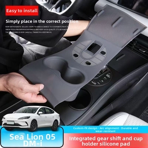 แผ่นรองซิลิโคนสำหรับคอนโซลกลาง BYD Seal 05dmi พร้อมฟังก์ชั่นชาร์จไร้สาย แผ่นป้องกันที่เก็บเกียร์และที่วางแก้ว - Product Image 1