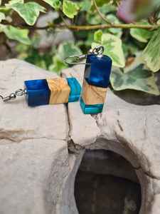 Pendientes Elegantes de Resina y Madera, Joyería Ecológica, Duradera y Hecha a Mano, Perfecta para Uso Diario, Eventos Especiales o Casual - Product Image 3