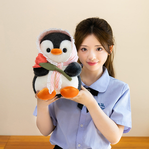 Peluche pingouin mignon tenant une tulipe, super douce, cadeau de Saint-Valentin, d'anniversaire, décoration de canapé et de maison, vente en gros - Product Image 3