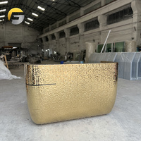 Mostrador de Recepción Curvo Personalizado CL337 con Superficie de Ondas de Agua, Barra de Forma Especial para Uso en Ingeniería con Acero Inoxidable