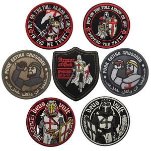 Écusson brodé thermocollant fait main <span class=keywords><strong>DEUS</strong></span> VULT Chevaliers Croisés Tactique Morale pour Chapeaux - Product Image 1