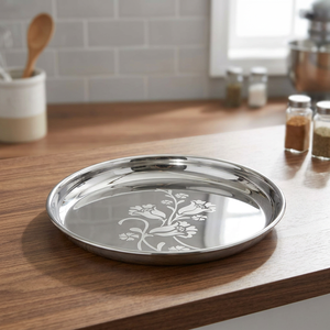 Elegante Bandeja Redonda Plateada para Servir con Centro Grabado con Flores y Borde Elevado Decorativo para Comedor y Decoración de Mesa - Product Image 6