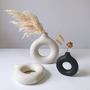 Nord europa modern home decor grande <span class=keywords><strong>vaso</strong></span> di fiori <span class=keywords><strong>in</strong></span> ceramica nero bianco <span class=keywords><strong>rosa</strong></span> beige <span class=keywords><strong>vaso</strong></span> di ciambelle <span class=keywords><strong>in</strong></span> ceramica ruvida - Product Image 5