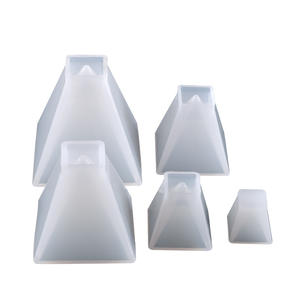 Cetakan Casting Perhiasan Piramida Silikon Kerajinan Perhiasan Swakriya, Cetakan Silikon Berbagai Ukuran Digunakan untuk Membuat Cetakan Resin Piramida - Product Image 1