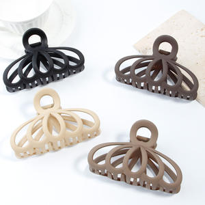 Pince à cheveux requin en plastique QX 8,5 cm – Élégante, givrée, tendance, pour femmes, usage quotidien - Product Image 5