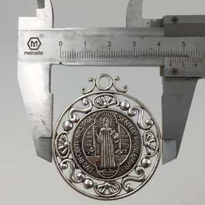 <span class=keywords><strong>Medalla</strong></span> <span class=keywords><strong>de</strong></span> Aleación <span class=keywords><strong>de</strong></span> Metal <span class=keywords><strong>de</strong></span> 44x51 mm <span class=keywords><strong>Medalla</strong></span> Religiosa <span class=keywords><strong>Medalla</strong></span> <span class=keywords><strong>de</strong></span> <span class=keywords><strong>San</strong></span> <span class=keywords><strong>Benito</strong></span> para la Fabricación <span class=keywords><strong>de</strong></span> Joyería y Collares - Product Image 3