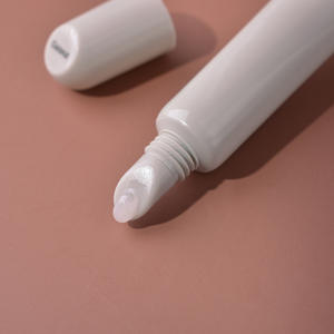 Brillo Labial Ultra Hidratante de 10ml en Gel para Maquillaje con Polipéptidos y Árnica en Tubo Suave - Product Image 3