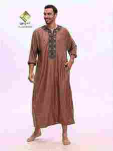 Robe arabe haut de gamme pour homme, collection 2025, en tissu doux et anti-boulochage, un style traditionnel au design moderne. - Product Image 2