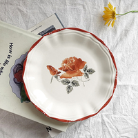 Assiettes en céramique à motifs floraux rétro, assiette en porcelaine vintage à motif de rose dessiné à la main, bord ondulé, style Ins, assiette à dîner et à dessert pour la décoration de la maison