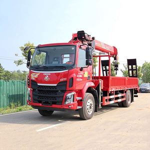Grúa Montada en Camión Liuzhou Chenglong M3 4*2, Equipada con Pluma Recta Sany de 12 Toneladas, Diseño de Plataforma Plana con Escalera - Product Image 3