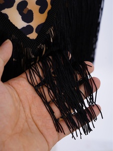 Conjunto de 2 Piezas de Disfraz de Danza para Niñas con Estampado de Leopardo, Top Corto Halter con Hombros Descubiertos y Falda con Flecos, para Actuaciones de Jazz y Baile Latino - Product Image 3