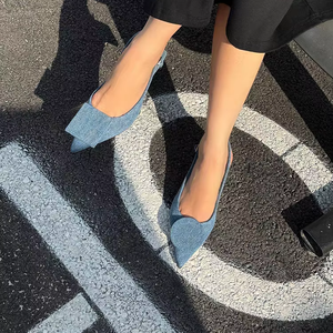 Sandales à bride arrière en cuir pour femmes, élégantes, <span class=keywords><strong>talon</strong></span> fin de 8 cm, bout pointu fermé, avec décorations circulaires et carrées, disponibles en noir, marron et bleu - Product Image 1