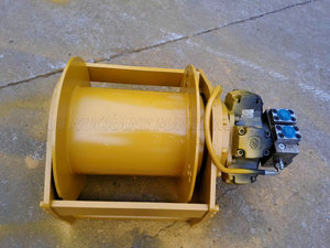 Velocità di trazione regolabile con verricello idraulico a due velocità per precisione e potenza - Product Image 5