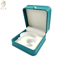 HLB Factory Coffret d'Emballage de Bijoux Cadeau Unique avec Logo Rouge Blanc Vert Luxe Personnalisé en Cuir PU – Ensemble d'Emballage pour Bijoux