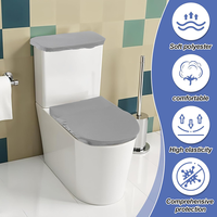 Ensemble de housses de toilette en polyester gris extensible, comprenant une housse de réservoir rectangulaire et une housse de couvercle rond avec base élastique en tissu doux