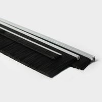 Bande de joint inférieure personnalisable pour porte de garage industrielle OEM, en nylon à poils, construction en alliage d'aluminium, pour le nettoyage