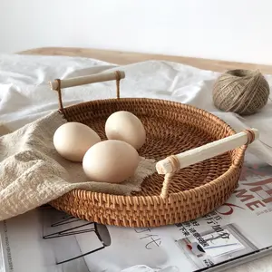 Handgeweven Rotan Opbergvak Ronde Rieten Mand Brood Voedsel Plaat Fruit Cake Schotel Diner Dienblad Met Houten Handvat