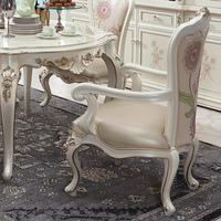Nouvelle table à manger aristocratique française de luxe en bois massif Table à manger européenne en bois de hêtre sculpté à la main et combinaison de chaises