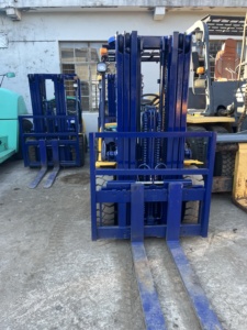 Komatsu Diesel <b>Forklift</b> 3 Ton Three Stage Mast Pneumatic Tire Seated Operation Used Indoor Flooring - Product Image 4