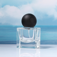 Design carré de luxe de haute qualité 30ml 50ml Flacon de parfum en verre vaporisateur personnalisé avec couvercle