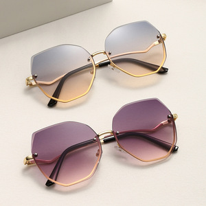 Oversized Frameless <b>Sunglasses</b> For Women Metal Frame UV400 Protection Fashionable Sun Glasses With Purple And <b>Gradient</b> Lenses - Product Image 1