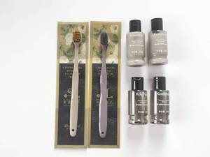 Set <span class=keywords><strong>de</strong></span> Artículos <span class=keywords><strong>de</strong></span> Baño <span class=keywords><strong>de</strong></span> Lujo Ecológicos para Hotel, Bolsa Dorada, Logotipos Personalizables, Artículos <span class=keywords><strong>de</strong></span> Aseo Desechables, Spa, Habitación <span class=keywords><strong>de</strong></span> Huéspedes - Product Image 6