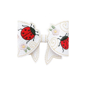 Barrette à cheveux en cuir PU brodée de coccinelle et de fleurs pour enfants, avec nœud, faite à la main, cadeau mignon - Product Image 3