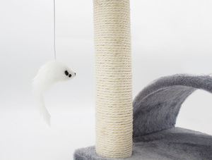 Kleiner Kompakter Katzenbaum mit Natürlichem Sisal-Kratzbaumstamm und Hängendem Maus-Spielzeug Platzsparender Katzenbaum - Product Image 5
