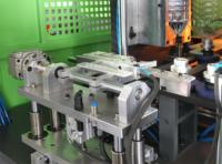 Machine de soufflage de bouteilles d'eau en PET à 2 cavités de 500 ml entièrement automatique contrôlée par PLC avec pompe à roulement, conception écologique infrarouge