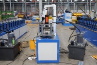 Machine automatique de formage de tubes carrés pour la fabrication de cadres de portes, machine de formage de lames de volets roulants