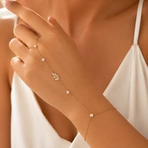 Bracelet de main ajustable en alliage plaqué or avec breloque, motif feuille de cristal, pour femme, cadeau bijou - Product Image 1