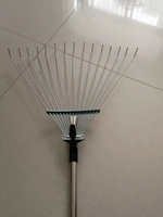 Râteau à feuilles de jardin réglable avec manche télescopique en acier inoxydable, idéal pour la pelouse, les feuilles et le nettoyage du jardin