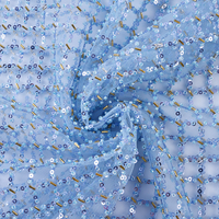 Tissu en maille brodé de fleurs bleues à paillettes 100 % polyester doux pour robes de mariée et robes de soirée pour filles - Vente en gros