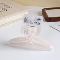 MUJU D407 Pince à cheveux Jumbo 13cm en PS à lignes croisées, à mâchoires arquées, pour usage quotidien, 29g, avec logo personnalisé, carte code-barres, prêt à la vente au détail, faible MOQ