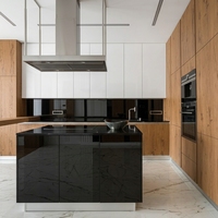 Lemari Dapur Minimalis Finishing Campuran dengan Pulau Multifungsi dan Kompor Terintegrasi untuk Kontraktor Interior Eropa