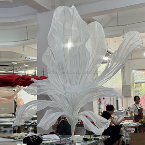 Nouvel arrivage Installation d'<span class=keywords><strong>art</strong></span> en soie géante faite à <span class=keywords><strong>la</strong></span> main pour décoration <span class=keywords><strong>de</strong></span> scène <span class=keywords><strong>de</strong></span> mariage Vitrine Fleur géante - Product Image 6