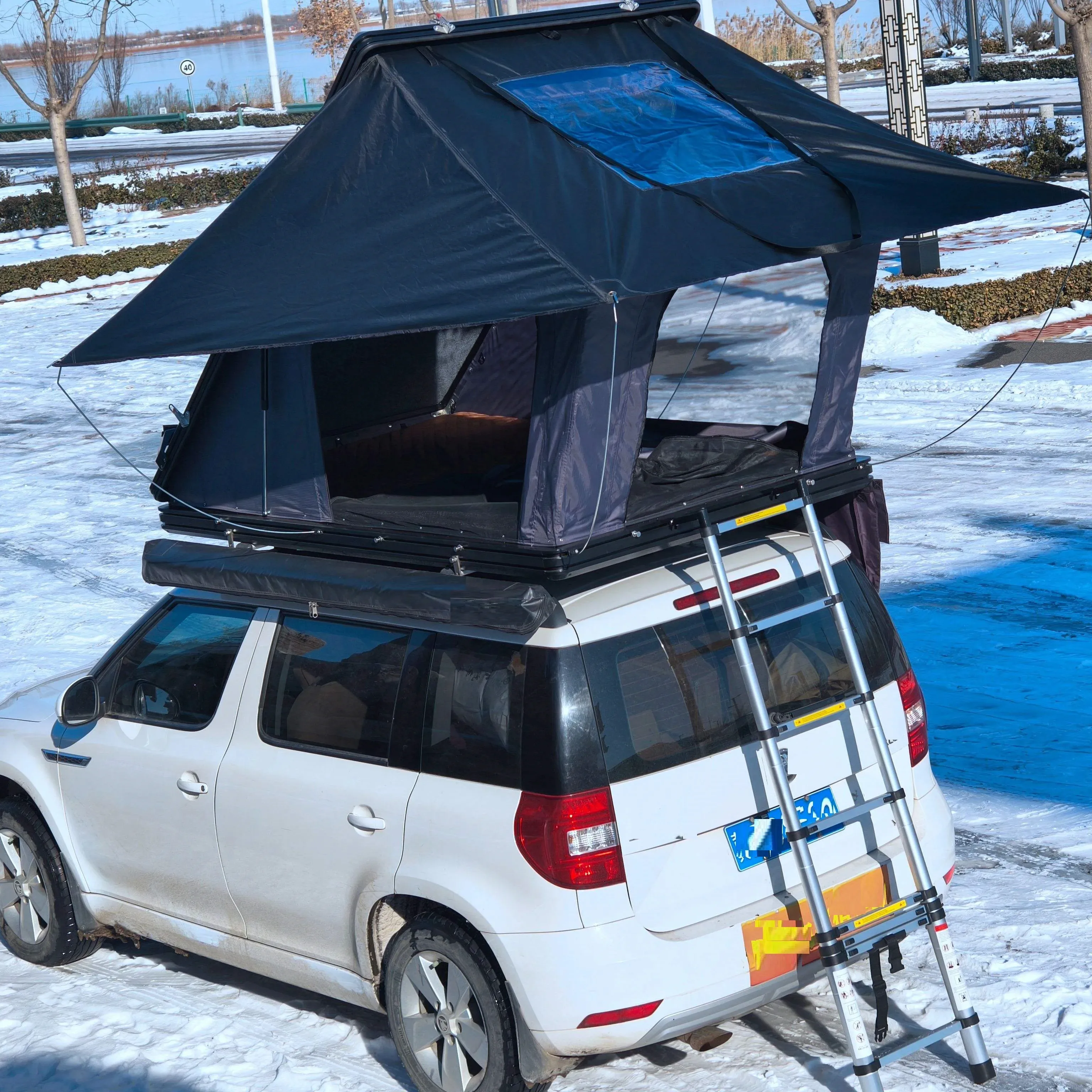 خيمة فوق سقف السيارة مقاومة للماء مثلثة مفتوحة للتخييم في الهواء الطلق خيمة فوق سقف السيارة للتخييم