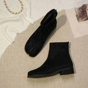 Botines Cortos de Mujer con Punta Dividida, Tacón Grueso y Diseño de Cremallera Trasera, Novedad 2026 de Alta Calidad - Product Image 4