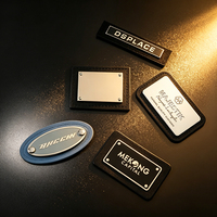 Plaques nominatives en alliage de zinc poli résistant à l'usure, logo personnalisé pour sacs à main et articles en cuir, faible MOQ, commande personnalisée