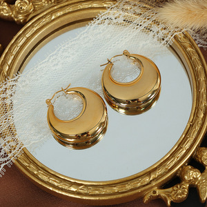 Pendientes de Aro con Forma de Luna, Aleación de Zinc Dorada, Diseño Minimalista, Joyería de Moda para Mujer - Product Image 2