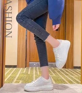 Ingrosso <span class=keywords><strong>Sneakers</strong></span> da Donna di Tendenza con Eleganza Sportiva e Suola Platform con Strass Scintillanti da Skateboard - Product Image 6