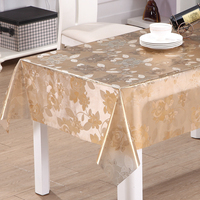 Nappe en PVC à motif floral doré RNPT avec fleurs dispersées, côtés transparents et finition lisse pour les fêtes