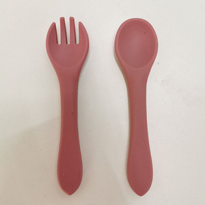 Alta calidad BPA libre de punta suave flexible reutilizable cuchara infantil para la alimentación - Product Image 6