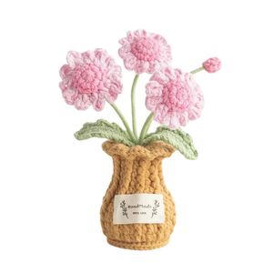 Bambola all'uncinetto con fiore rosa a margherita 2026, con vaso lavorato a maglia, decorazione per la casa fatta a mano, set <span class=keywords><strong>di</strong></span> tre pezzi: bambola all'uncinetto con fiore e bambola lavorata a maglia - Product Image 1