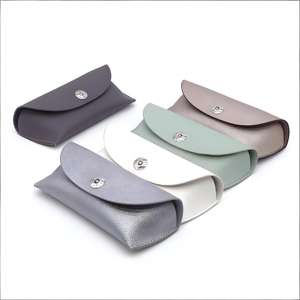 Estuche de Gafas de Sol Portátil para Mujer, Diseño Cuadrado, Color Negro, Material de Terciopelo PU, Cierre con Botón - Product Image 1