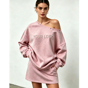 Set da Donna Personalizzato con Logo in Strass, Felpa Senza Spalle e Minigonna, Dettagli con Borchie, Stile Casual Streetwear per Boutique - Product Image 2