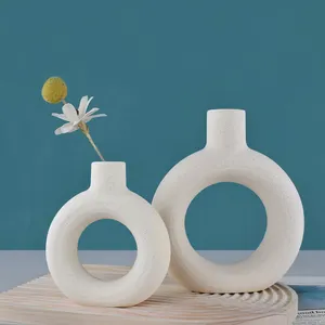 2024 nouveauté Style minimaliste Mini beignet fleur Arrangement Vase personnalisé en gros blanc Vase pour la décoration de la maison