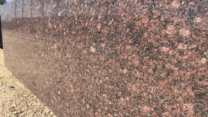 Dalle de granit sud rouge vin de première classe pierre naturelle polie résistance aux taches de chaleur conceptions intérieures personnalisées pour les aires de barbecue en plein air - Product Image 4